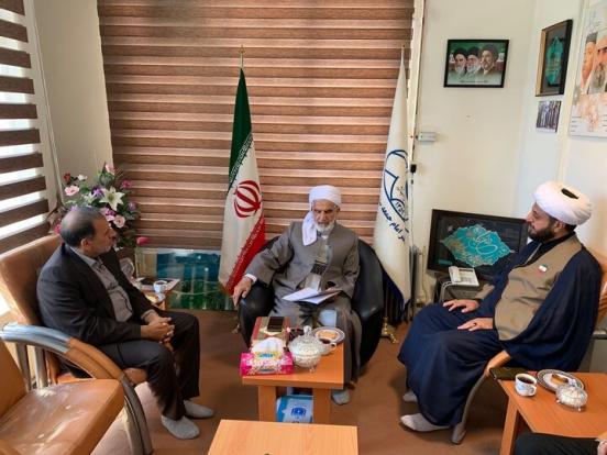 سنندج- امام جمعه سنندج با تأکید بر جایگاه والای شهدا در فرهنگ اسلامی گفت: خدمت به خانواده‌های معظم شهدا کمتر از شهادت نیست و مسئولان این عرصه در مسیر ارزشمند ایثار و جهاد گام برمی‌دارند.