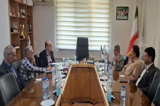 سنندج- مدیرکل صمت کردستان گفت: تقویت ارتباط میان واحدهای صنعتی، مراکز علمی و پارک علم و فناوری می‌تواند زمینه ارتقای بهره‌وری و حرکت صنایع استان به سمت فعالیت‌های دانش‌بنیان را فراهم کند.