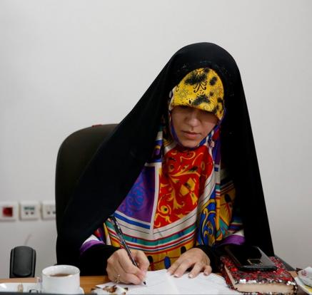 همان‌طور که زنان از خشونت، بیشتر رنج می‌­برند، پس بیشتر مایل به برقراری آرامش و نظم اجتماعی هستند. به عبارتی بهتر برای برقراری آرامش در جامعه نباید از نقش زنان در کاهش تنش و خشونت غافل شد.