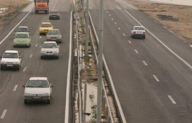 مدیرکل راهداری و حمل و نقل جاده ای ایلام گفت: دوربین‌های نظارتی راهداری در بازه زمانی ۲۴ اسفند تا اول فروردین ماه یک میلیون و ۱۴۱ هزار و ۱۴۲ تردد خودرو در محورهای مواصلاتی این استان ثبت کردند.