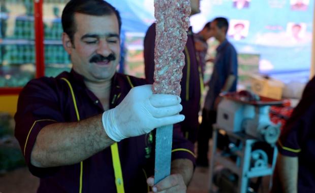  مدیرکل میراث‌ فرهنگی، گردشگری و صنایع‌ دستی آذربایجان‌شرقی از تهیه و تدوین پرونده ثبت جهانی «کباب بناب» خبر داد و گفت: فرآیند مربوطه وارد مرحله اجرایی شده است.

