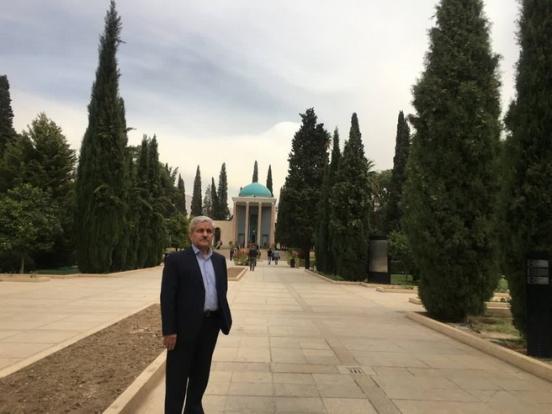 عبادات، ایستا در فهرست یا پویا در متن / حبیب الله مستوفی