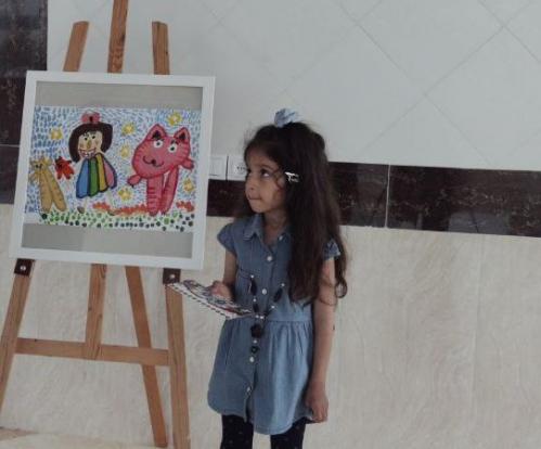 نمایشگاهی از آثار نقاشی لیان محمدخانی، عضو هنرمند مرکز کانون پرورش فکری شهرستان روانسر برگزار شد.