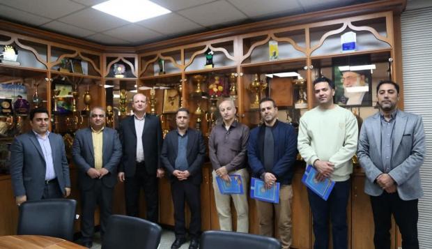  مدیرکل ورزش و جوانان کردستان از مهندسان شاغل در این اداره کل تجلیل کرد