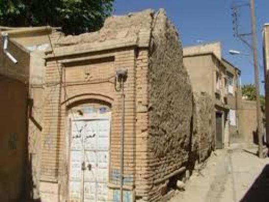 مدیرکل راه و شهرسازی کردستان گفت: در حال حاضر بیش از ۵۰ درصد جمعیت سنندج ساکن بافت‌های فرسوده و ناکارآمد هستند.
