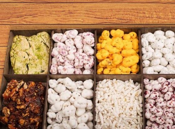 ارومیه مرکز استان آذربایجان غربی پایتخت نقل ایران است و علاوه بر شهروندان آن، مسافران داخلی و خارجی زیادی مشتاق شیرینی‌های منحصربفردش هستند و سفره بسیاری از مردم کشورمان در ایام دورهمی سال از جمله شب یلدا و عید نوروز با این شیرینی‌ها رنگین است.